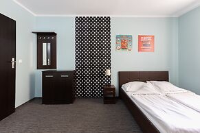 Shick Hostel & Apartments