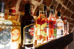 Shick Hostel & Apartments