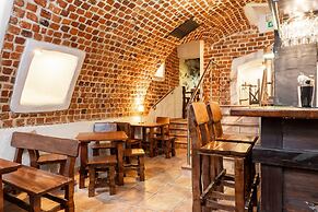 Shick Hostel & Apartments