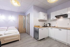 Shick Hostel & Apartments