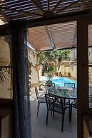 Ta' Nikola Farmhouse