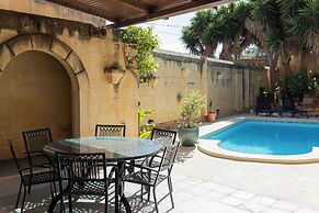 Ta' Nikola Farmhouse