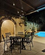 Ta' Nikola Farmhouse