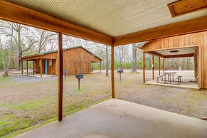 Heber Springs Cabin: 0.5 Mi to Greers Ferry Lake!