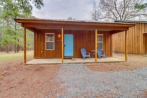 0.5 Mi to Greers Ferry Lake: Heber Springs Cabin