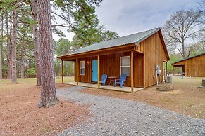 Heber Springs Cabin: 0.5 Mi to Greers Ferry Lake!