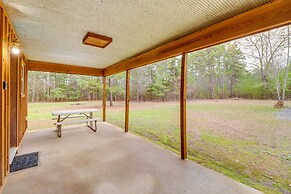0.5 Mi to Greers Ferry Lake: Heber Springs Cabin