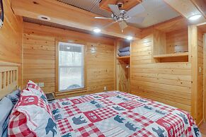0.5 Mi to Greers Ferry Lake: Heber Springs Cabin