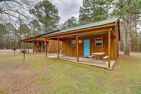 0.5 Mi to Greers Ferry Lake: Heber Springs Cabin