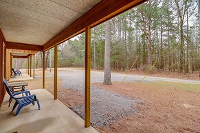 0.5 Mi to Greers Ferry Lake: Heber Springs Cabin