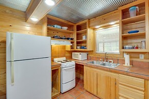 0.5 Mi to Greers Ferry Lake: Heber Springs Cabin