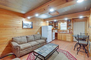 0.5 Mi to Greers Ferry Lake: Heber Springs Cabin