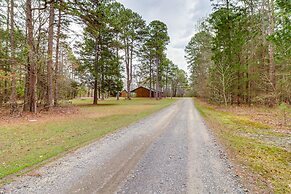 0.5 Mi to Greers Ferry Lake: Heber Springs Cabin
