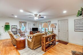 Historic Greers Ferry Home < 2 Mi to Shiloh Marina