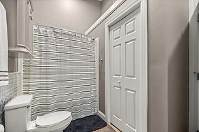Tranquil Suite w/ Porch < 2 Mi to Cedar Lakes!