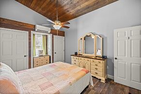 Tranquil Suite w/ Porch < 2 Mi to Cedar Lakes!