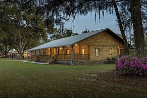 Tranquil Suite w/ Porch < 2 Mi to Cedar Lakes!