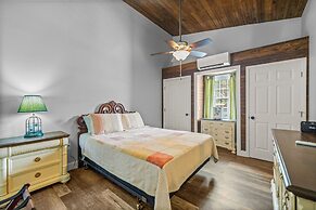 Tranquil Suite w/ Porch < 2 Mi to Cedar Lakes!