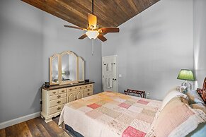 Tranquil Suite w/ Porch < 2 Mi to Cedar Lakes!