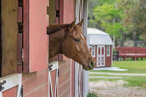 Tranquil Suite w/ Porch < 2 Mi to Cedar Lakes!