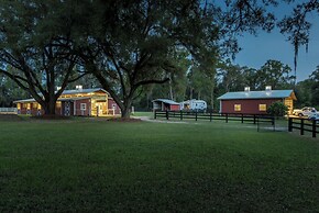 Tranquil Suite w/ Porch < 2 Mi to Cedar Lakes!