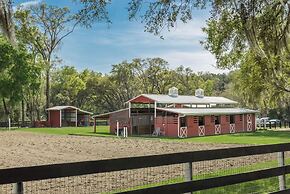 Tranquil Suite w/ Porch < 2 Mi to Cedar Lakes!