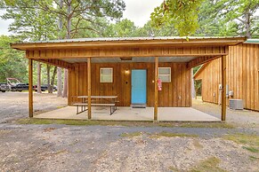 0.5 Mi to Lake: Patio at Heber Springs Cabin!