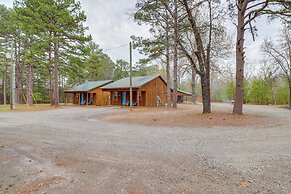 Heber Springs Cabin w/ Covered Patio: 1 Mi to Lake