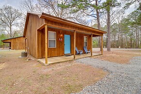 0.5 Mi to Lake: Patio at Heber Springs Cabin!