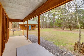 1/2 Mi to Greers Ferry Lake: Quiet Cabin w/ Porch