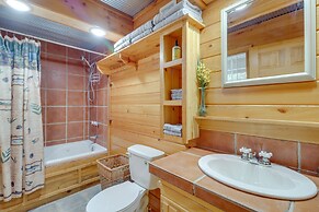 1/2 Mi to Greers Ferry Lake: Quiet Cabin w/ Porch