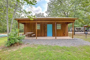 1/2 Mi to Greers Ferry Lake: Quiet Cabin w/ Porch