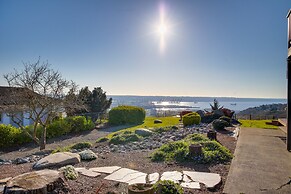 Scenic Tacoma Apartment w/ Deck & Fire Pit!