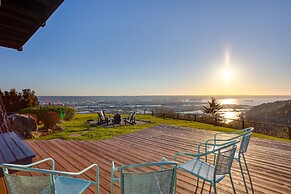 Scenic Tacoma Apartment w/ Deck & Fire Pit!