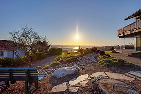 Scenic Tacoma Apartment w/ Deck & Fire Pit!