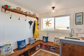 Scenic Tacoma Apartment w/ Deck & Fire Pit!