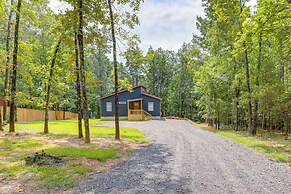 Waterfront Retreat on Greers Ferry Lake w/ Hot Tub