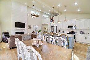 Waterfront Retreat on Greers Ferry Lake w/ Hot Tub