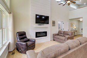 Waterfront Retreat on Greers Ferry Lake w/ Hot Tub