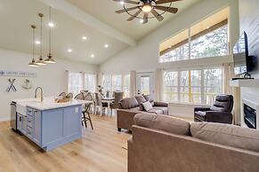 Waterfront Retreat on Greers Ferry Lake w/ Hot Tub