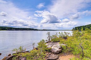 Waterfront Retreat on Greers Ferry Lake w/ Hot Tub