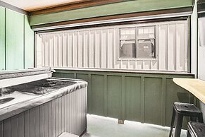 Dtwn Blowing Rock Condo w/ Private Hot Tub!