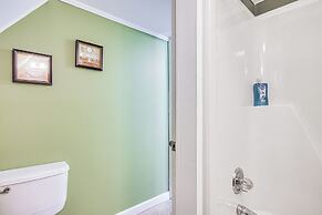 Aiken Apt w/ Garden-view Balcony: Half-mi to Dtwn!