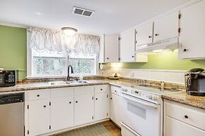 Aiken Apt w/ Garden-view Balcony: Half-mi to Dtwn!