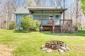 Pet-friendly Byrdstown Cottage w/ Deck & Fire Pit!