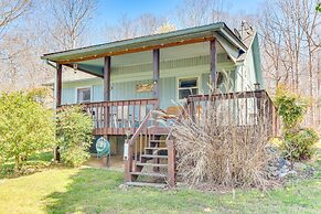 Pet-friendly Byrdstown Cottage w/ Deck & Fire Pit!