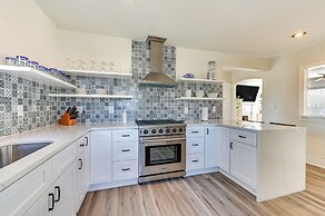 New Bern House w/ Gas Grill Near Neuse River!