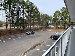 Lamplighter Inn By OYO Charlotte Airport Area