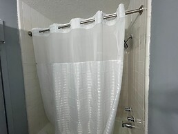 Lamplighter Inn By OYO Charlotte Airport Area