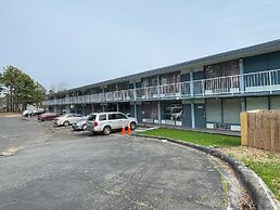 Lamplighter Inn By OYO Charlotte Airport Area